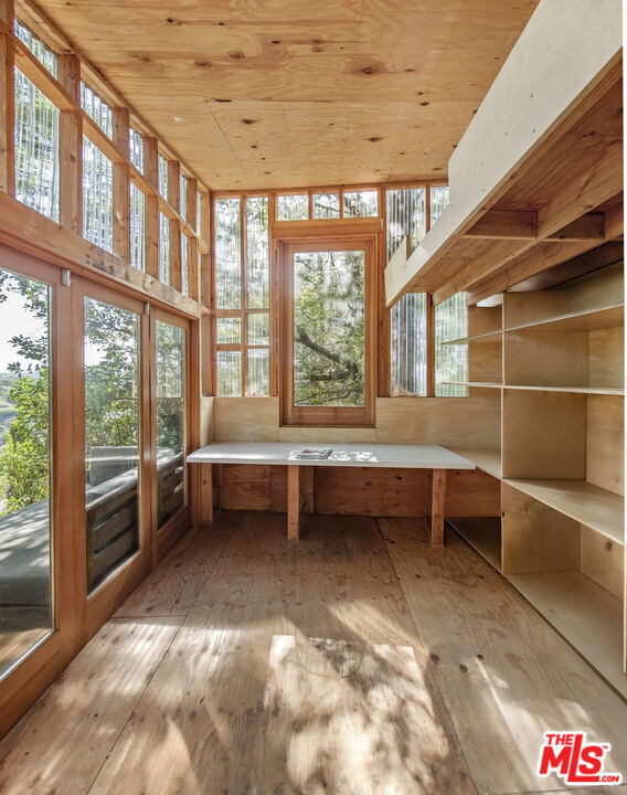 21960 Cereza Way, Topanga CA: https://media.crmls.org/mediaz/b58a734f-9bb3-4170-876f-ebc4f1e42975.jpg