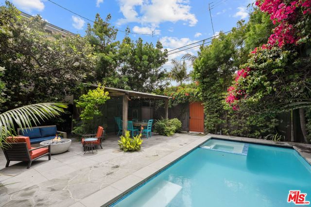 813 Crestmoore Place, Venice CA: https://media.crmls.org/mediaz/b58b02b0-3001-4a63-9d86-fb51e8a5dd90.jpg