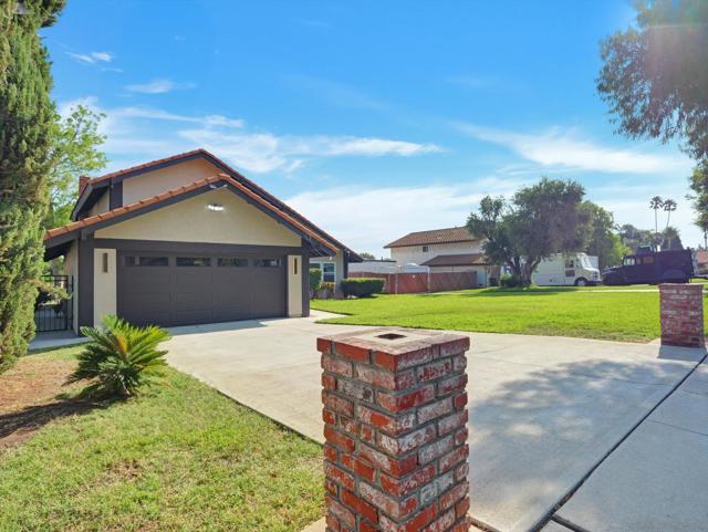 995 Bluecrest St, Corona CA: https://media.crmls.org/mediaz/b58b4986-49ab-46f3-8b31-9b2ea69f5540.jpg