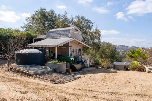 16526 GREEN VALLEY TRUCK TRAIL, Ramona CA: https://media.crmls.org/mediaz/b58b761e-8069-4a4a-bc37-6419b3d2e112.jpg