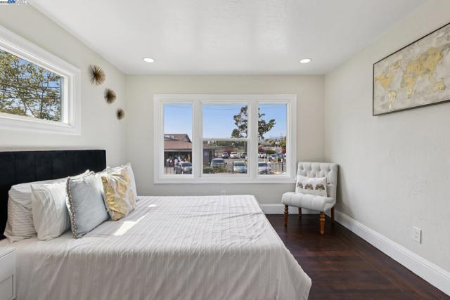 511 59Th St, Oakland CA: https://media.crmls.org/mediaz/b58bf145-40ad-4b19-9f1f-b759e68358b6.jpg