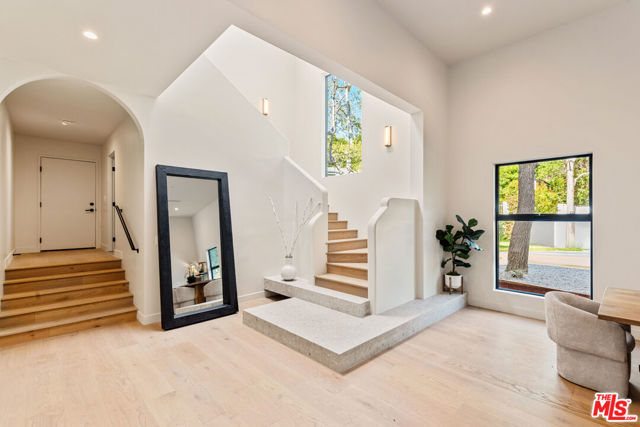 1401 N Bundy Drive, Los Angeles CA: https://media.crmls.org/mediaz/b58c02d1-128e-473d-bc48-0f756b406874.jpg