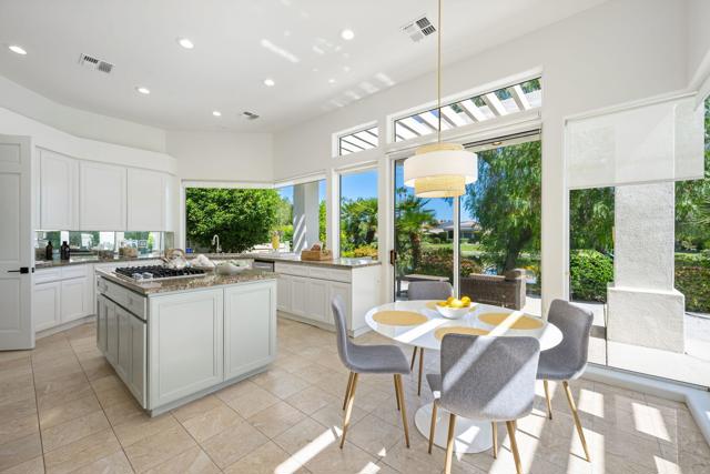 75070 Muirfield Court, Indian Wells CA: https://media.crmls.org/mediaz/b58cb001-d6b9-4c44-8631-29c2e4600ba5.jpg