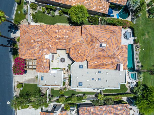 945 Hawk Hill Trail, Palm Desert CA: https://media.crmls.org/mediaz/b58cd479-3d69-4428-931e-259ab50169f9.jpg