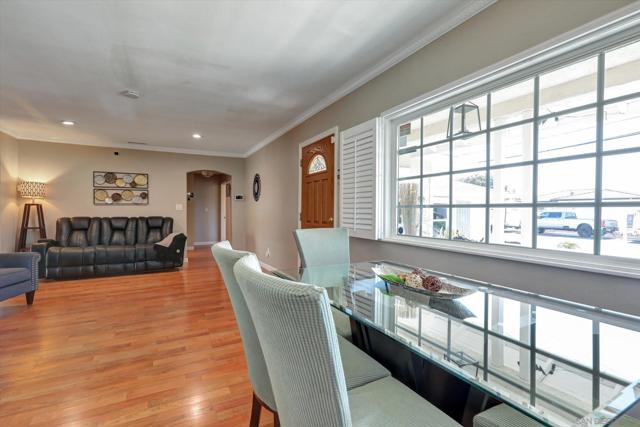 5238 Cervantes Ave, San Diego CA: https://media.crmls.org/mediaz/b58d5ded-2a4b-4172-a758-b30c02af654c.jpg