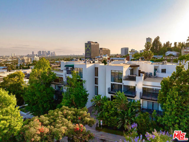 1201 Larrabee Street, West Hollywood CA: https://media.crmls.org/mediaz/b58e7252-174a-4a7b-88e4-1f1fdb5d29f3.jpg