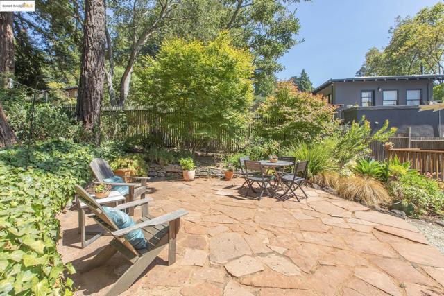 1081 Keith Ave, Berkeley CA: https://media.crmls.org/mediaz/b58ec98c-6721-4b8c-b46e-bf658169f579.jpg