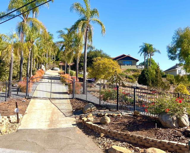 2073 Elevado Rd, Vista CA: https://media.crmls.org/mediaz/b58f575a-8286-4a8f-ae21-b1bb3c4d9b87.jpg