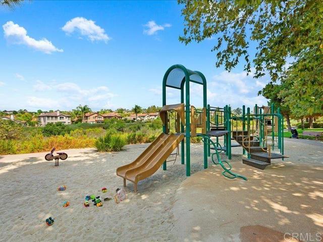 2381 Avenida Helecho, Carlsbad CA: https://media.crmls.org/mediaz/b58f5d31-256c-498e-827d-e5e05641cec7.jpg