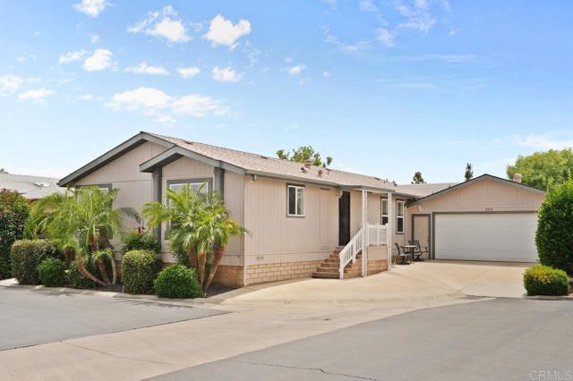Home for Sale in Lakeside