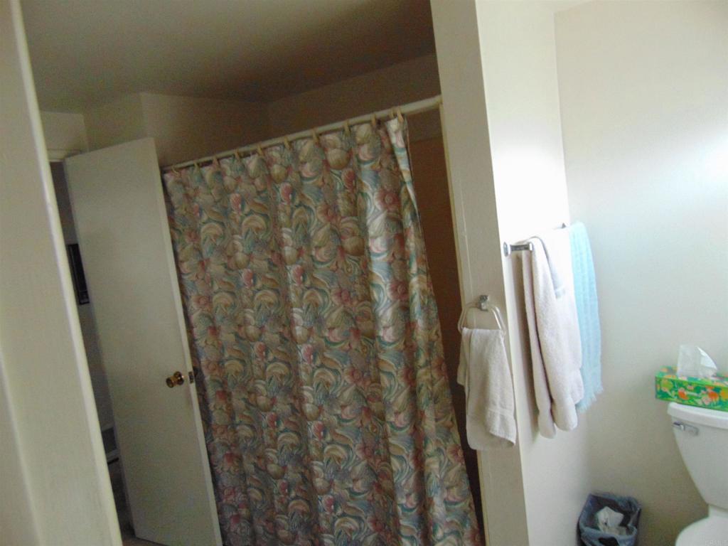 https://media.crmls.org/mediaz/b5901df5-d52f-4f54-a926-889d44c84aa5.jpg?preset=X-Large