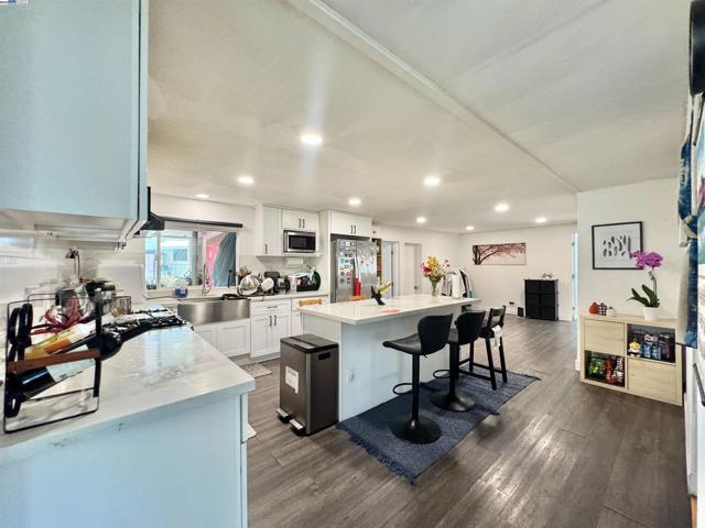 262 Manitoba Green, Fremont CA: https://media.crmls.org/mediaz/b5904a76-2bdd-4b02-a6e8-99ef11586220.jpg