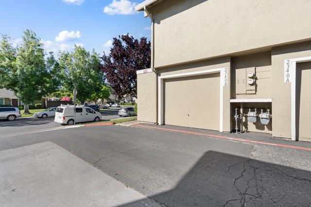 2340 Warfield Way, San Jose CA: https://media.crmls.org/mediaz/b590b613-3314-494c-a7fa-4d00fb039b0b.jpg