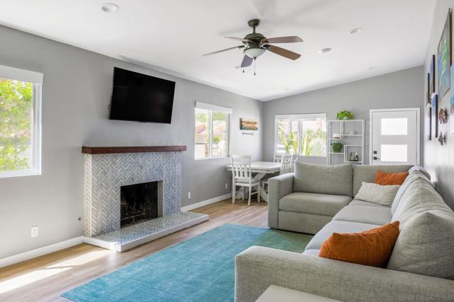 22642 Via Santiago, Mission Viejo CA: https://media.crmls.org/mediaz/b591a179-bddd-46ab-9218-78dc8f73cf4b.jpg