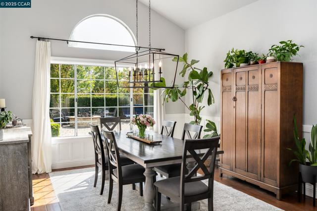 2060 Canyon Crest Ave, San Ramon CA: https://media.crmls.org/mediaz/b5924eb2-cf24-4c42-bb96-ac503b371fc4.jpg