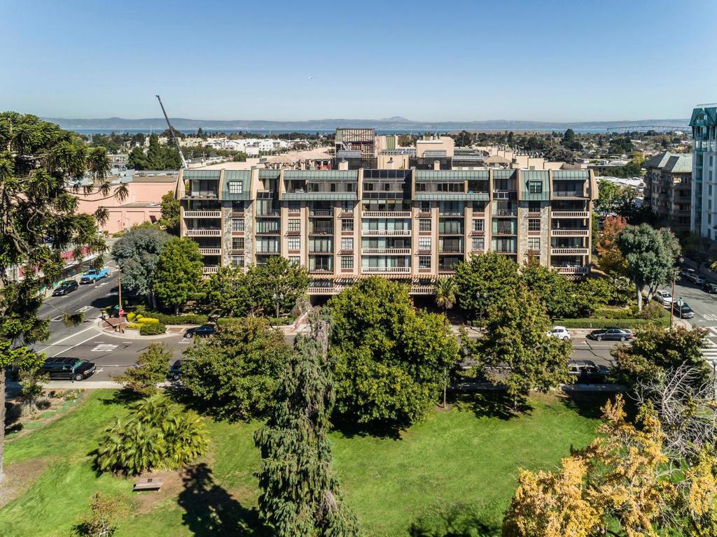 555 Laurel Avenue #518