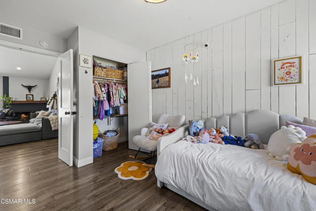 915 W Marcello Avenue, Thousand Oaks CA: https://media.crmls.org/mediaz/b592b61a-bc32-434d-9607-7fa1d50fec92.jpg