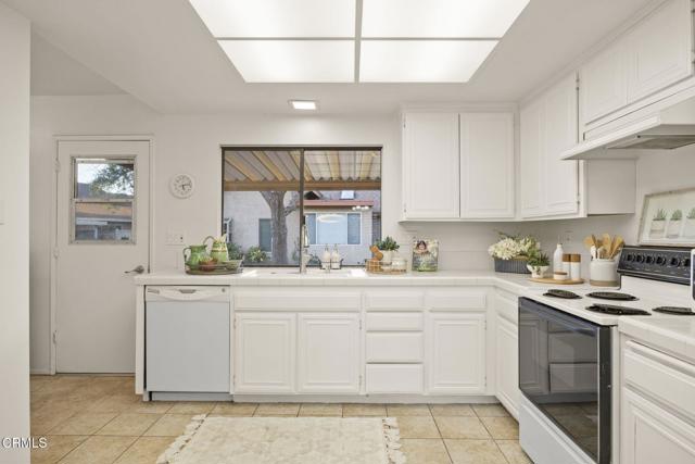 29221 Village 29, Camarillo CA: https://media.crmls.org/mediaz/b592dcf2-7dce-45c7-9357-6aec4cf9db67.jpg
