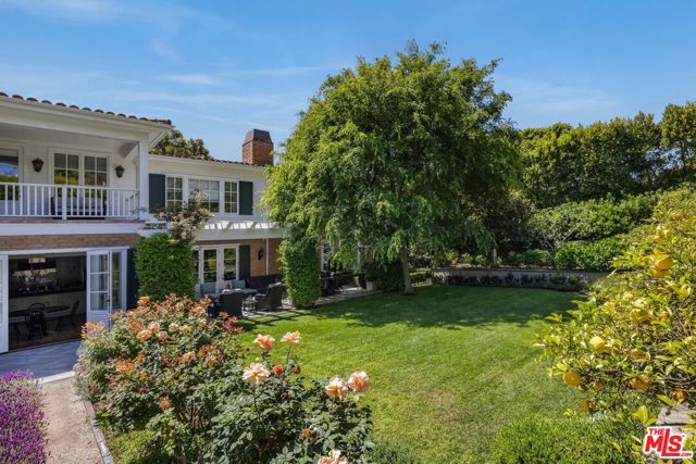 1667 Amalfi Drive, Pacific Palisades CA: https://media.crmls.org/mediaz/b5934caa-5535-4734-828e-950c6f779e62.jpg