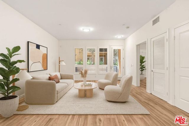 4050 Glencoe Avenue, Marina del Rey CA: https://media.crmls.org/mediaz/b5934e9e-604e-455b-a45b-7e94d6477caf.jpg