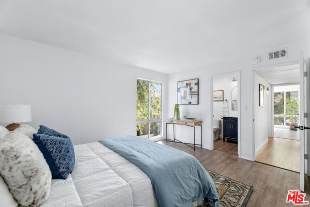 20134 Leadwell Street, Winnetka CA: https://media.crmls.org/mediaz/b593597f-72fe-4399-a381-42ff812393a2.jpg