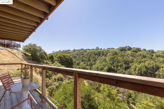 10353 Royal Oak Rd, Oakland CA: https://media.crmls.org/mediaz/b59391e4-1f6c-4831-a388-b6a8d4e3f44f.jpg