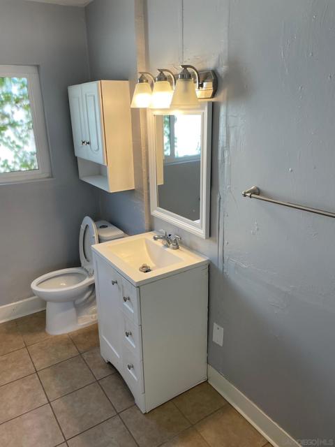 406 E Plaza Blvd, National City CA: https://media.crmls.org/mediaz/b593dea2-d49d-4d88-a14e-c46f7c13434f.jpg