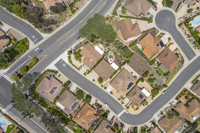 12516 Camino Vuelo, San Diego CA: https://media.crmls.org/mediaz/b593e6fc-c2c4-4508-aabf-be98095df6bd.jpg