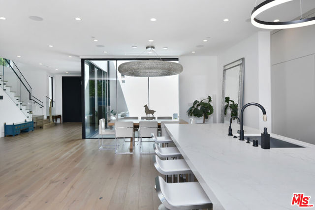 5316 Lennox, Sherman Oaks CA: https://media.crmls.org/mediaz/b5948a5d-27a8-4b18-bf2a-1e8ef05ceffa.jpg