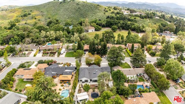 1865 El Monte Drive, Thousand Oaks CA: https://media.crmls.org/mediaz/b594c7c6-ddd3-4659-9a61-c56dd7625297.jpg