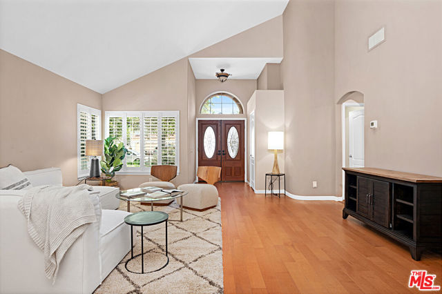 1668 Fox Springs Circle, Newbury Park CA: https://media.crmls.org/mediaz/b59514c1-195e-4cdd-ba8e-ee1a59f1a2f5.jpg