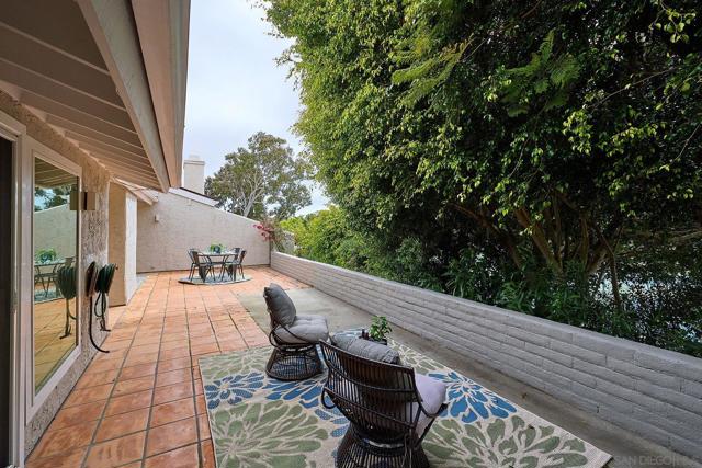 2162 Caminito Circulo Sur, La Jolla CA: https://media.crmls.org/mediaz/b5952eeb-1a36-4971-8dd5-260b4e37533b.jpg