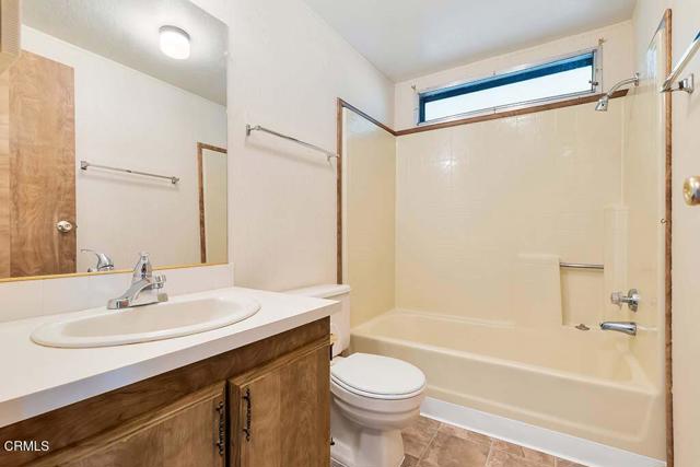 975 W Telegraph Road, Santa Paula CA: https://media.crmls.org/mediaz/b59543bc-4833-4db9-8bb8-96d1f2e8fd6f.jpg