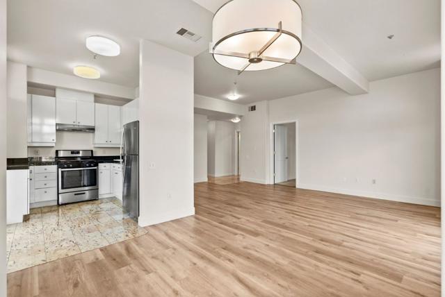200 Sheridan Avenue, Palo Alto CA: https://media.crmls.org/mediaz/b595a29d-47f2-41db-9529-f80fe7903204.jpg