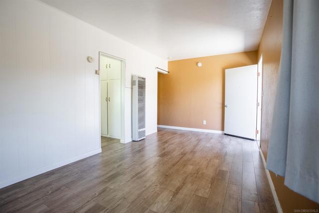 12643 Castle Court Dr, Lakeside CA: https://media.crmls.org/mediaz/b595bd57-636d-4e44-926d-7aa083c5f166.jpg