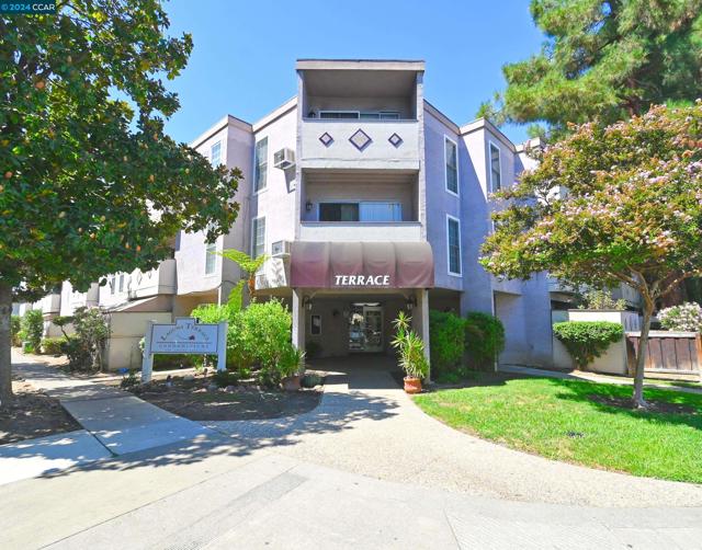 Image 15 of 20 For 1699 Laguna St  305