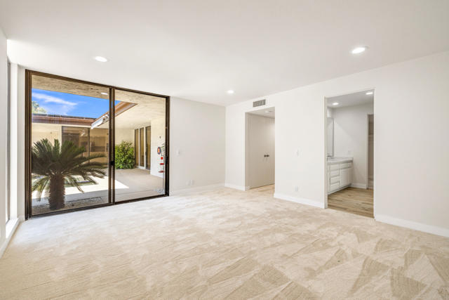 46428 War Bonnet Circle, Indian Wells CA: https://media.crmls.org/mediaz/b595e008-2e91-48ff-850a-b1a5d4d6eafb.jpg
