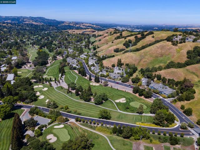 4467 Terra Granada Dr, Walnut Creek CA: https://media.crmls.org/mediaz/b59635ea-4df1-43cf-b8c4-a25011162189.jpg