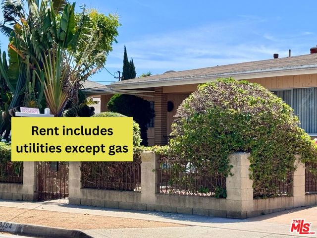 3704 W 111th Place, Inglewood CA: https://media.crmls.org/mediaz/b59748d4-a127-464e-a39d-bccfde0769e6.jpg