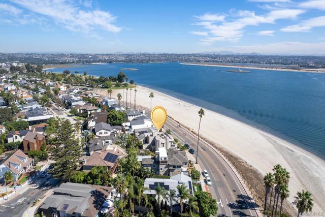 3328 Crown Point, San Diego CA: https://media.crmls.org/mediaz/b5979bfe-0bb6-4fb4-8227-4f68d7f5e7ac.jpg