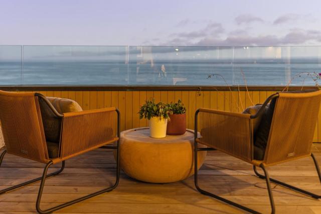 1122 W Cliff Drive, Santa Cruz CA: https://media.crmls.org/mediaz/b5979fbc-5d79-4585-b0d6-680678d6e880.jpg