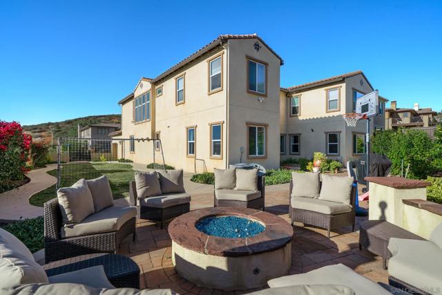847 Cannondale Ct, San Marcos CA: https://media.crmls.org/mediaz/b597b934-1a1e-4217-bbd6-a7626d16f833.jpg
