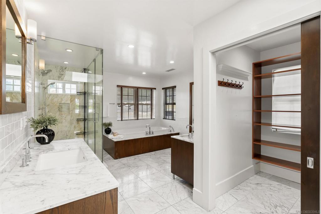 921 Court Way - photo 5