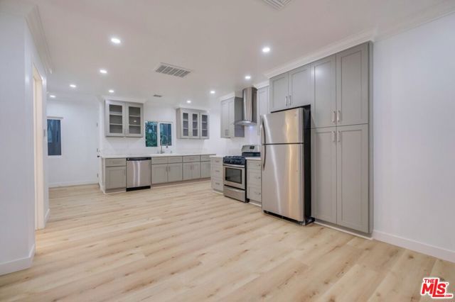 406 1/2 Living & Kitchen