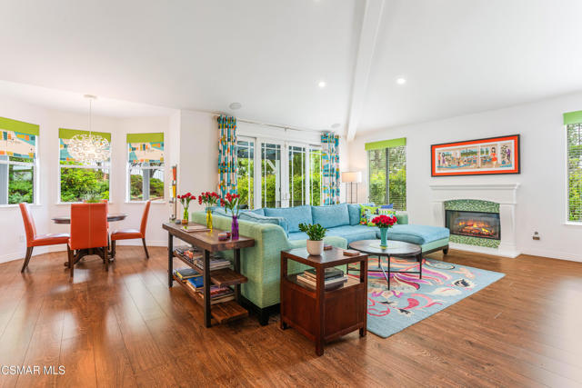 775 Parmenter Avenue, Thousand Oaks CA: https://media.crmls.org/mediaz/b5980f4b-c33a-44fb-8867-e791e992a104.jpg
