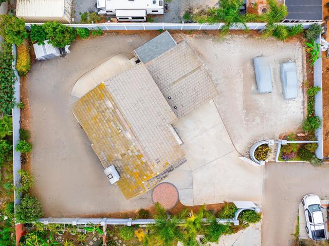 119 Smilax Rd, Vista CA: https://media.crmls.org/mediaz/b598648f-533a-4037-8db4-eb89cb0d0609.jpg