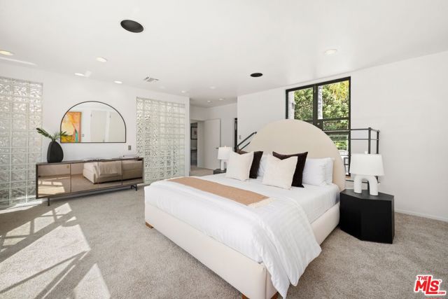 2477 Canyon Oak Drive, Los Angeles CA: https://media.crmls.org/mediaz/b5986b24-15c7-48de-af57-46f6e515ee80.jpg