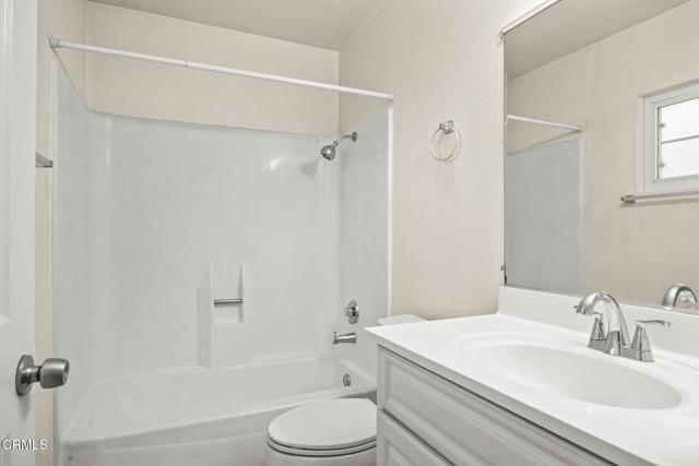 111 Carlisle Court, Oxnard CA: https://media.crmls.org/mediaz/b598ddb1-8cd7-4be8-ab3a-4771fef547d8.jpg