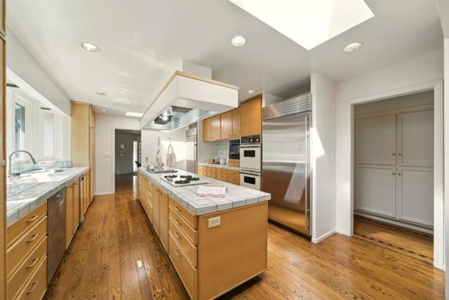 263 W Oakwood Boulevard, Redwood City CA: https://media.crmls.org/mediaz/b5995b11-e0f1-4c00-ac19-7ca2c05b76c7.jpg