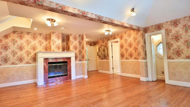 200 Iris Way, Palo Alto CA: https://media.crmls.org/mediaz/b59a20a3-946e-40b0-8f6f-85702399e2ee.jpg